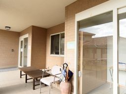 屋外テーブルセットの空間