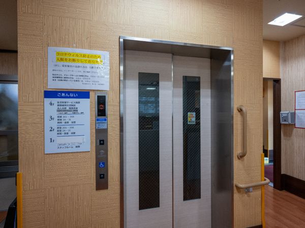 清潔なエレベーター