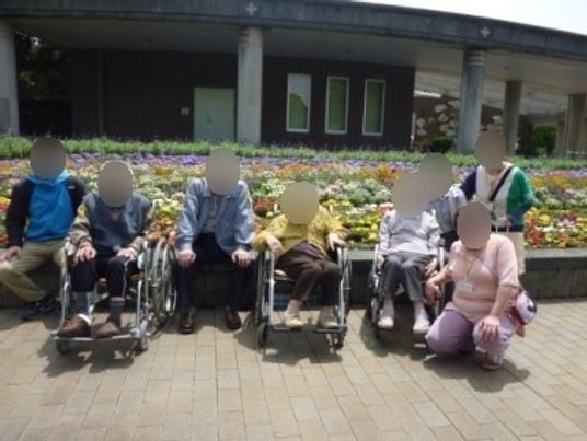 ゆったりとした中庭の憩い