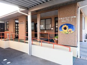 明るいエントランス正面