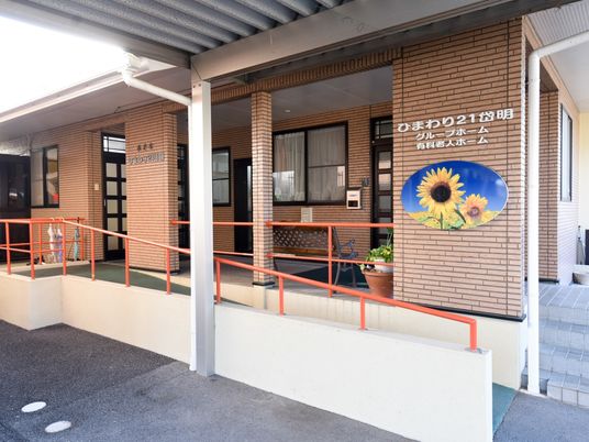 明るいエントランス正面