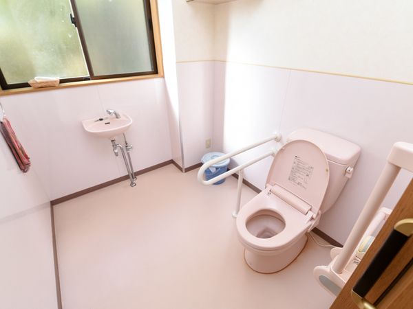 バリアフリーのトイレ空間