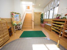 明るいエントランス風景