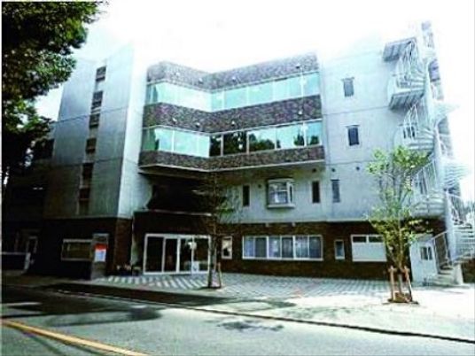 現代的な外観の建物