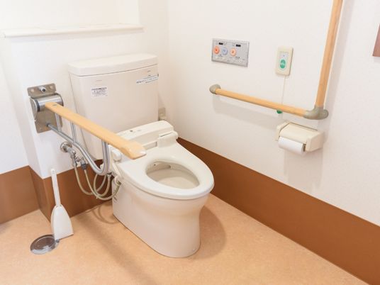 バリアフリー設計のトイレ