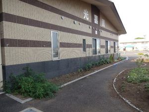 広い外観の建物