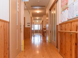 清潔感ある明るい廊下