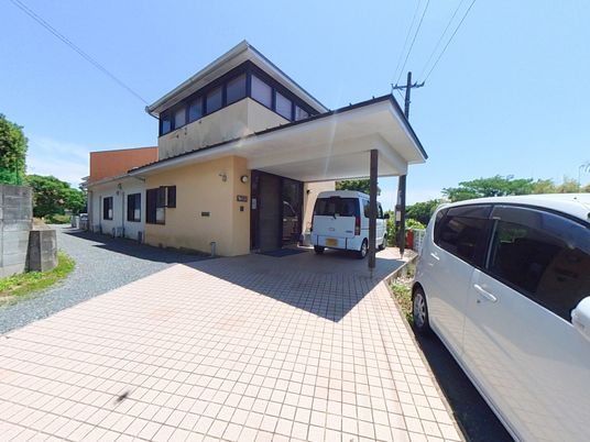 駐車場のある建物