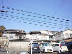 晴れた日の住宅街