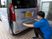 車両へ表示を貼る作業  