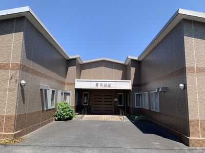 落ち着いた施設外観