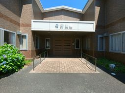 手入れされたエントランス