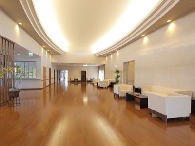 休憩できる広々ロビー