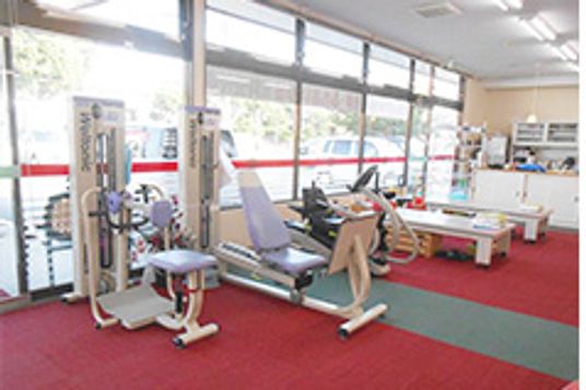 運動機器が並ぶ部屋
