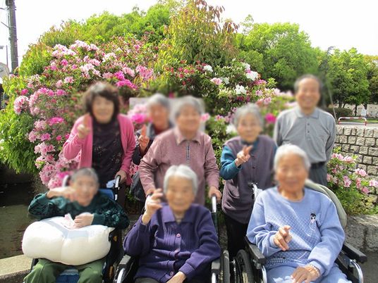 外での集合写真