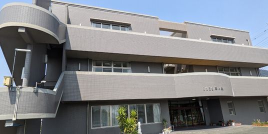 堂々とした建物の外観
