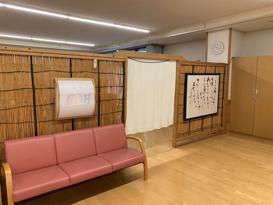 竹の仕切りの休憩室
