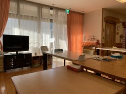 開放的なラウンジ
