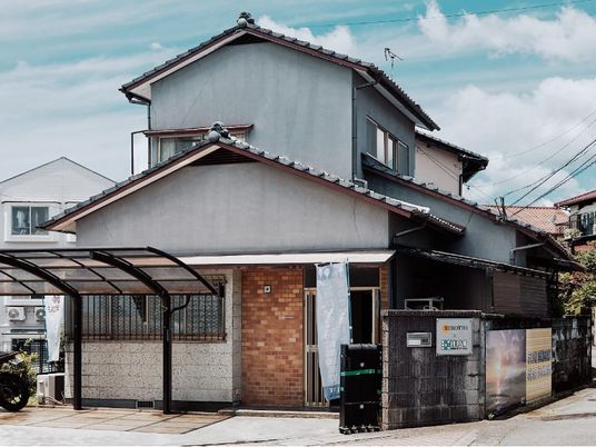 住宅風の外観  