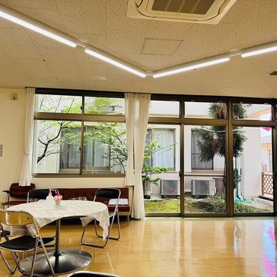 光が差し込むリビング