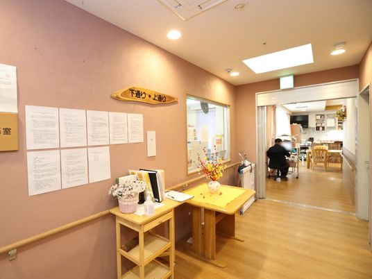 廊下末尾の食堂の入口