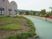 建物横の庭園  
