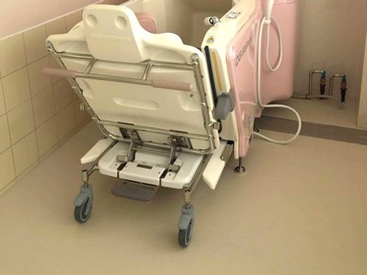 入浴用リフトの浴室  