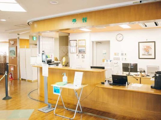 明るい受付カウンター