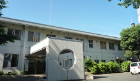 広い外観の建物