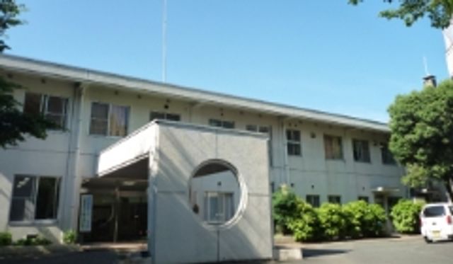 広い外観の建物