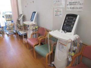 機能訓練機器と椅子