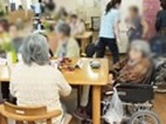 テーブルと椅子があるスペース