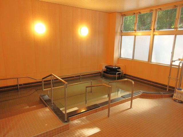 広々とした浴室 浴室 自然光が優しく差し込む広々とした空間で、リラックスしながら働けます。