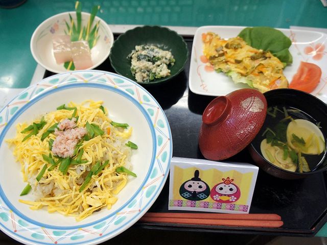 彩り豊かな和食膳 料理 彩り豊かな和食膳で、目でも楽しめる一品です。栄養バランスを考えた献立です。