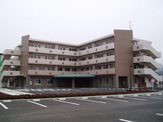 多階層の建物外観