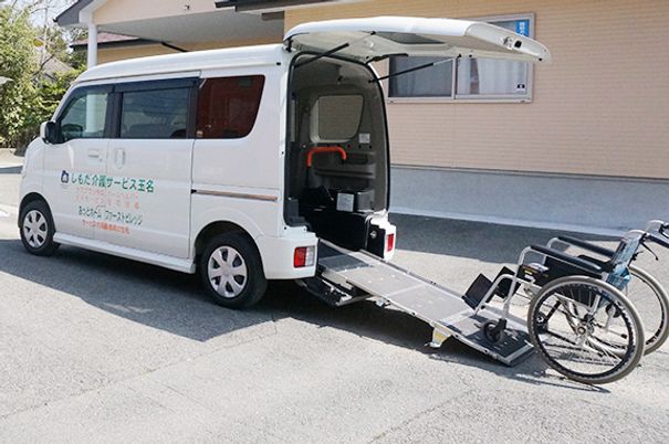 バリアフリー対応の送迎車