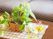 観葉植物とテーブルのリビング  
