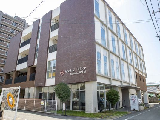 現代的な建物の外観