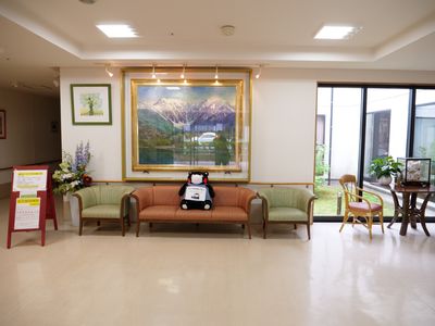 ゆったりとしたロビー風景