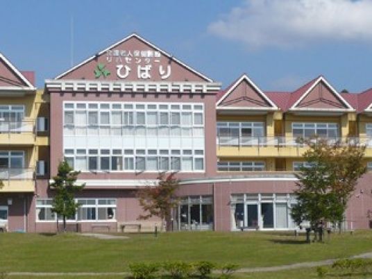広い敷地の建物