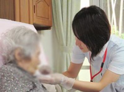 介護士が介助する場面
