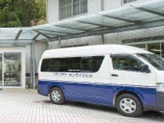エントランス前の車