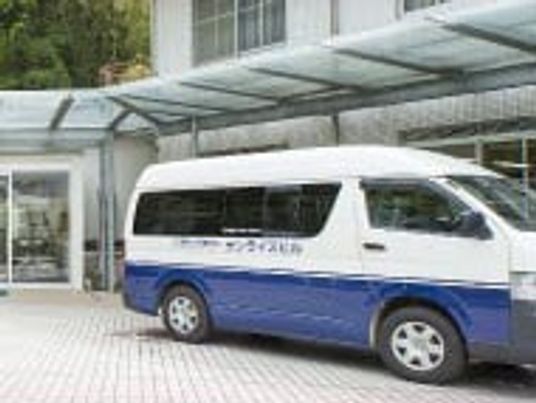 エントランス前の車
