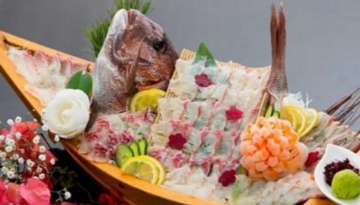 新鮮な料理の船盛