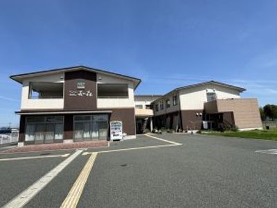 広々とした建物の外観