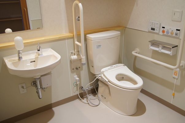 手すり付きトイレ
