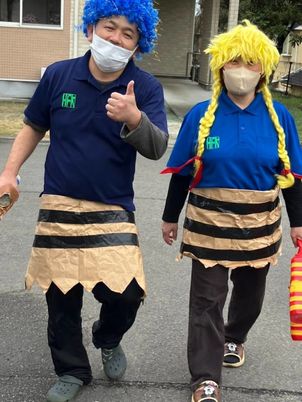 笑顔の男性と女性