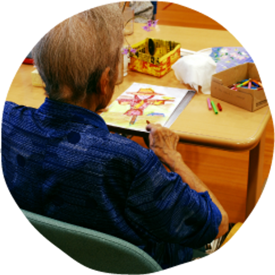 作業に集中する様子の施設内