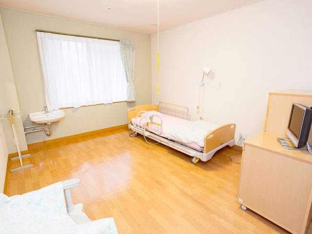 広々とした居室 居室 自然光が差し込む広々とした部屋です。快適な環境で過ごせます。