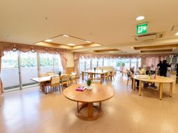 明るいダイニングルーム